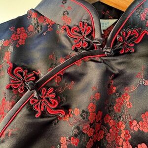 Vintage Cheongsam Top Women 42 Black Red Floral Satin Qipao Blouse